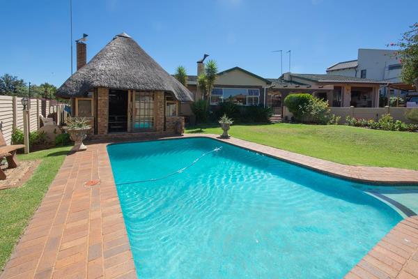 This distinguished residence offers an exquisite blend of elegance and functionality. The main house, adorned with meticulous attention ...