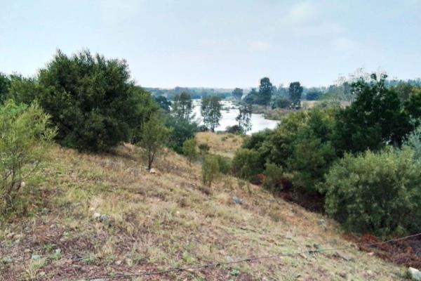 9.1 ha of land including 140m waterfront on the Vaal River in a quiet area, falling under Midvaal Municipality and reasonably close to ...