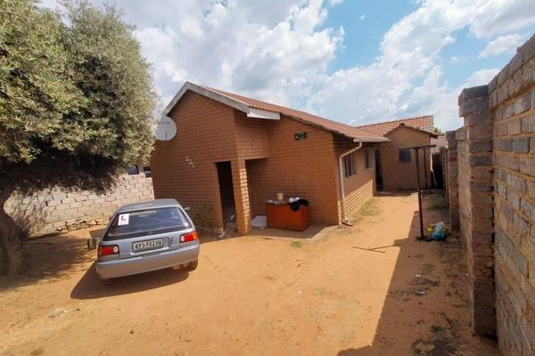 Good Investment Property, the FREESTANDING HOME that is available on the Market FOR SALE offers the following:- MAIN HOUSE - 2 Bedrooms ...