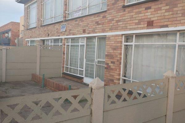 An investment 1 bedroom ,  1 bathroom apartment for a bargain sale. This apartment is perfect for reduced rent. When you compare the ...