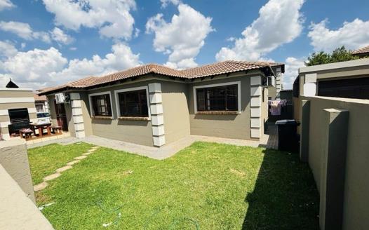 3 Bedroom House for sale in The Reeds
