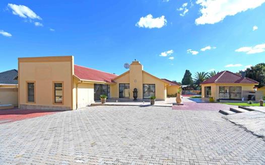 4 Bedroom House for sale in Meredale