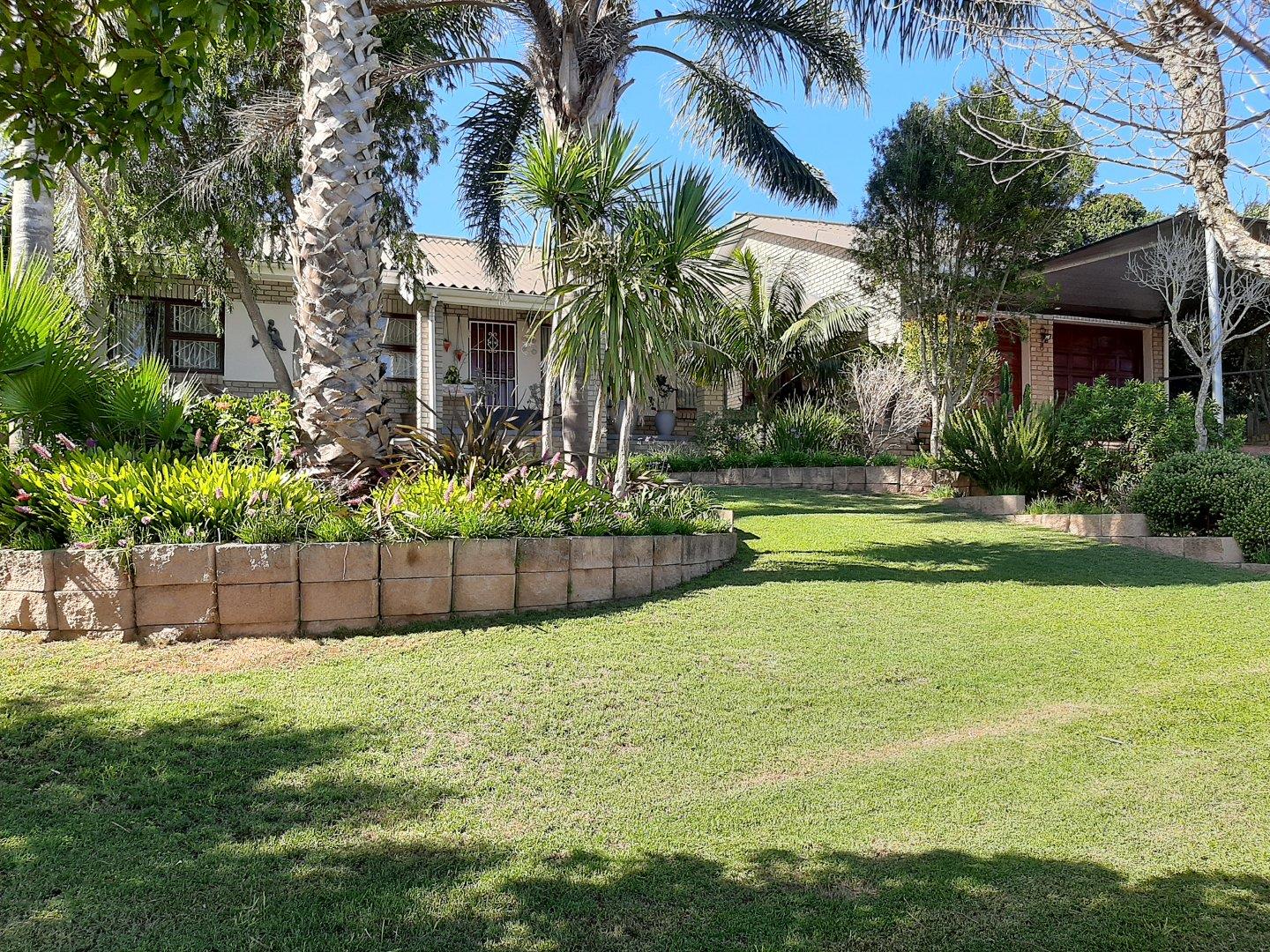 4 Bedroom House for sale in Fraaiuitsig P24114271385