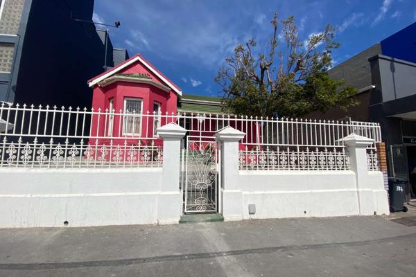 High Visibility Mixed Use House for Sale in Victoria Road Salt River.

Discover a ...
