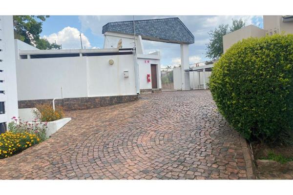 LOCATION: Green Park is a complex situated within Corlett Gardens, with easy access to ...