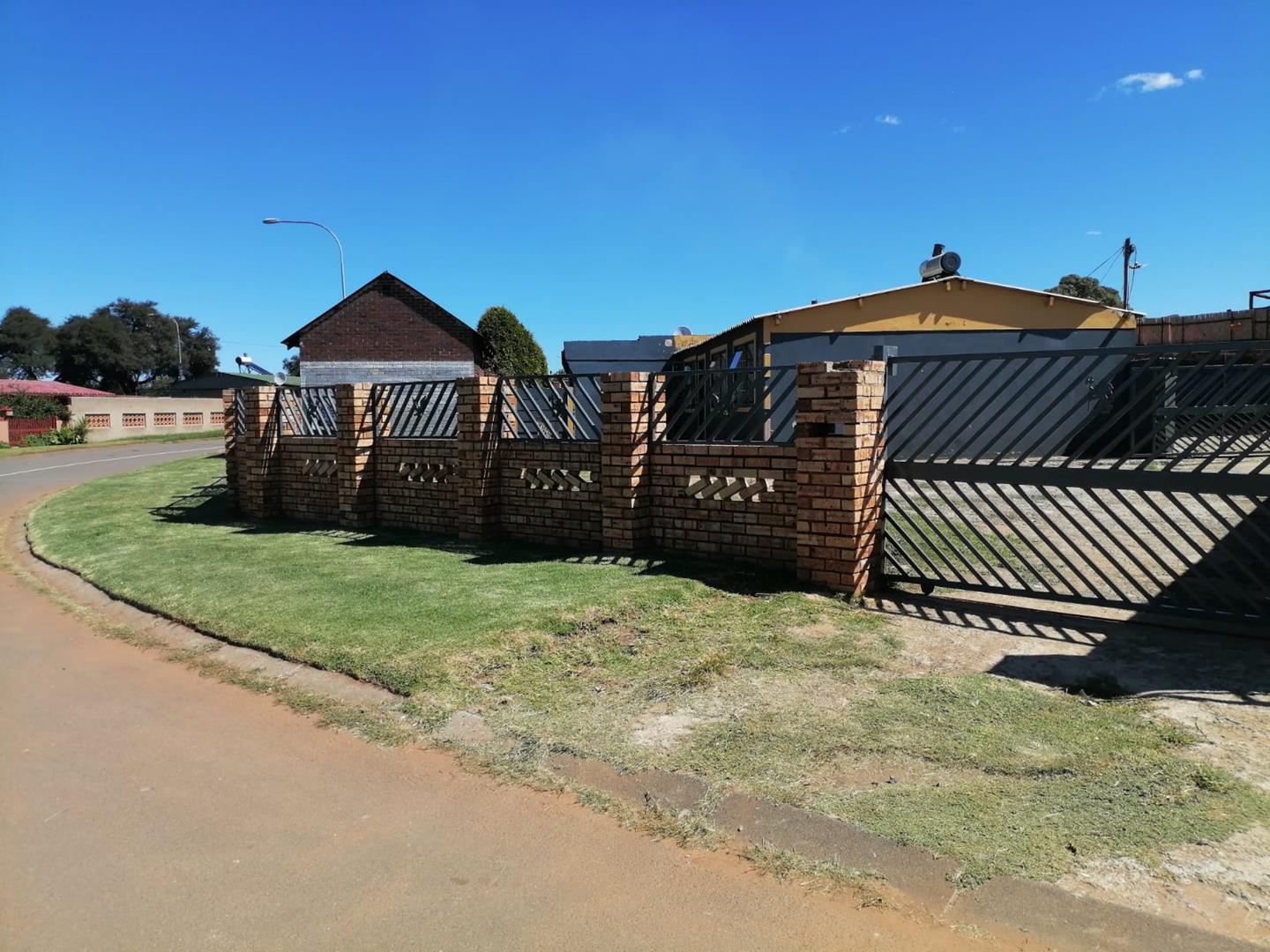 3 Bedroom House for sale in Klipspruit West - P24-114247261