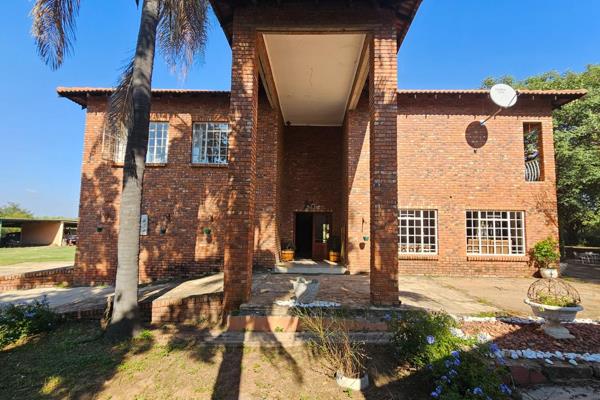 Situated just off the Wallmannsthal Offramp, this Farm is part of the Ludwig&#39;s Roses Farm, and offers Tranquil Country Living ...