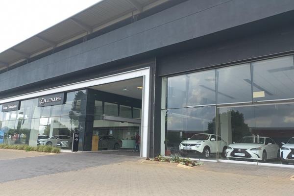 This attractive showroom and workshop space of 3,206m2 was previously occupied by a ...