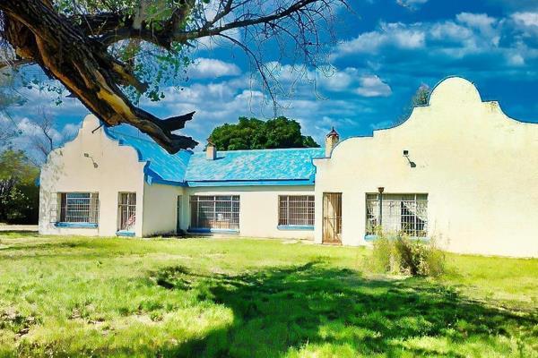 Welcome to our charming farmstead in the heart of Edenburg Free State, where comfort meets countryside living. This spacious farm ...