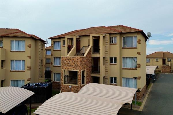 This two bedroom apartment is spacious and can accommodate a young couple starting out or could be suitable for the retired that wish to downgrade in size. It&#39;s on the 2nd floor and has a single carport. 

This complex is well established and sought after
The unit is ...