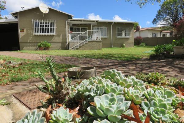 Beautiful Home available in the leafy suburb of Morelig!


This stunning home is situated on a large stand sized at 1752 square meters ...