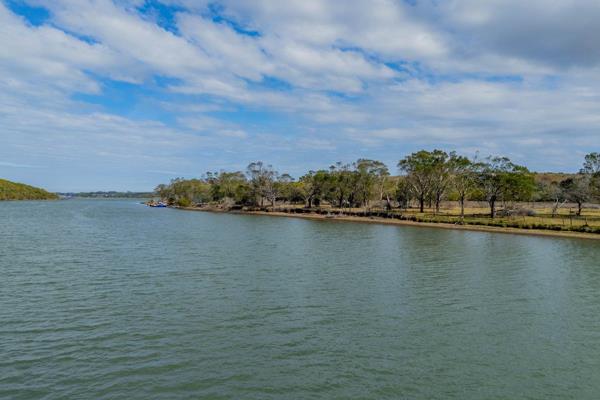 Discover the epitome of Kromme river living with this exceptional property boasting ...