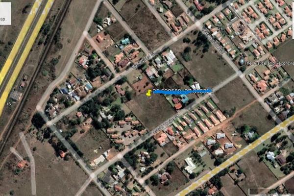 A flat land/stand in Kookrus in Meyerton the Midvaal
Size of the land (1.454m2). 
BONUS: Already Services available, such as water and ...