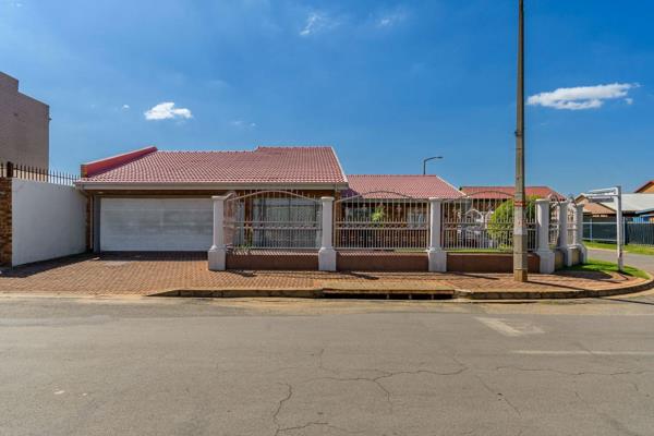 This spacious 4 bedroom house offers an ideal combination of function and comfort.  The house features a big lounge area where family ...