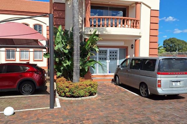 Secure AAA  Offices in a neat office park near Ontdekkers Road in Helderkruin. ...