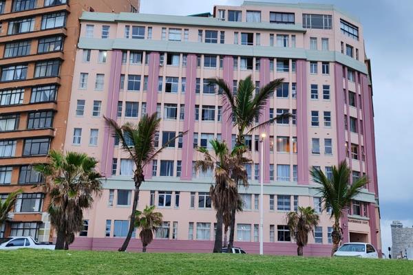 PropertyCoZa presents an Amazing Investment Opportunity, with this very Spacious 2 Bedroom Apartment on the beachfront in Durban.
As ...