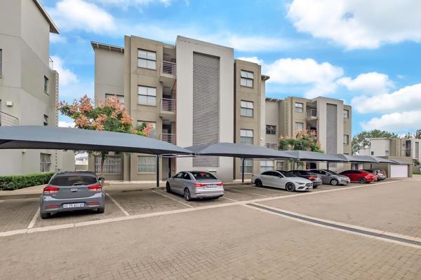 This remarkable 3-bedroom, 2-bathroom garden unit located in the heart of Broadacres Sandton, is a masterpiece of contemporary allure ...