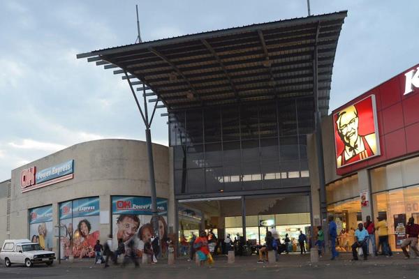 Randfontein Shopping Centre is Located at the Corner of Station &amp; Sutherland Roads. 

Shop 03 - 53 m2 - R220 m2 (R11 660 pm)
Shop ...