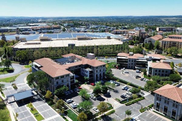 Located in central Fourways this P-Grade office park is conveniently located in close proximity to all amenities, main roads and highway, and is opposite Monte Casino.  

This is a fully fitted unit located on the  first-floor ...