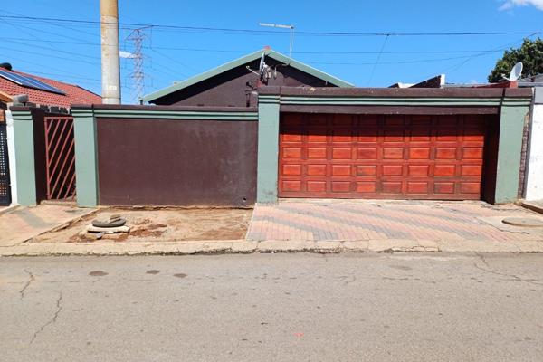 Mofolo Central 
This home presents a two fitted bedroom nestled in the desirable area ...