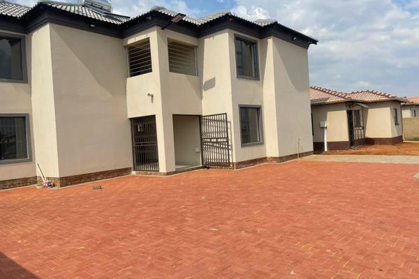 6 Brand new bachelor units to rent in Dawn Park

3 x upstairs unit
3 x Ground Floor ...