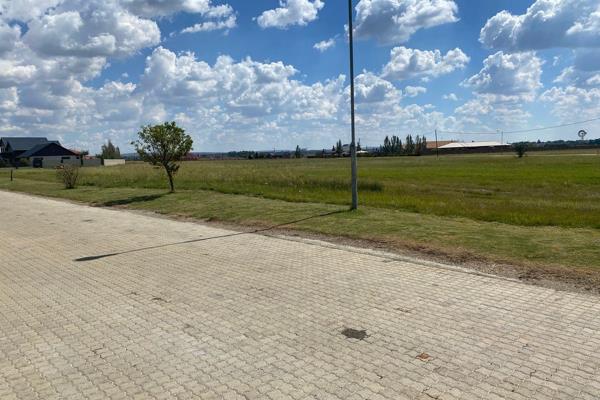 This spacious vacant land is perfect for designing and building your ideal property.
Located in the secure Ailanto Country Estate, you ...