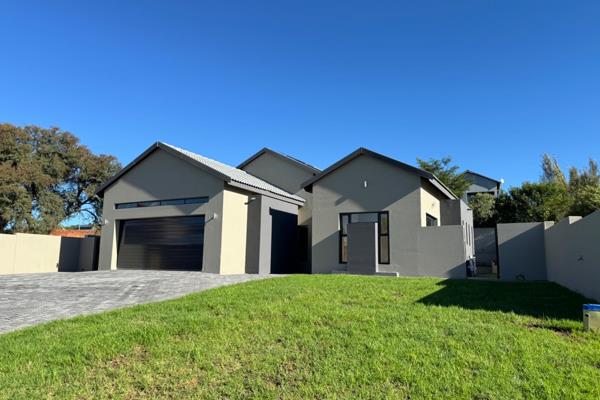 This brand new, ultra modern and luxurious single story home is situated in an upmarket security estate featuring a communal swimming ...