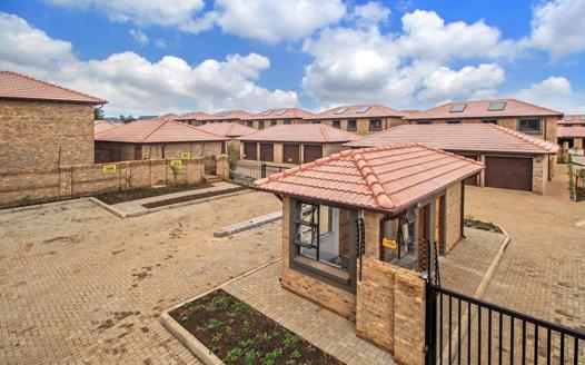 3 Bedroom Townhouse for sale in Willow Park Manor