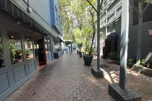 A retail space measuring 282sqm is available to let for immediate occupation. The unit ...