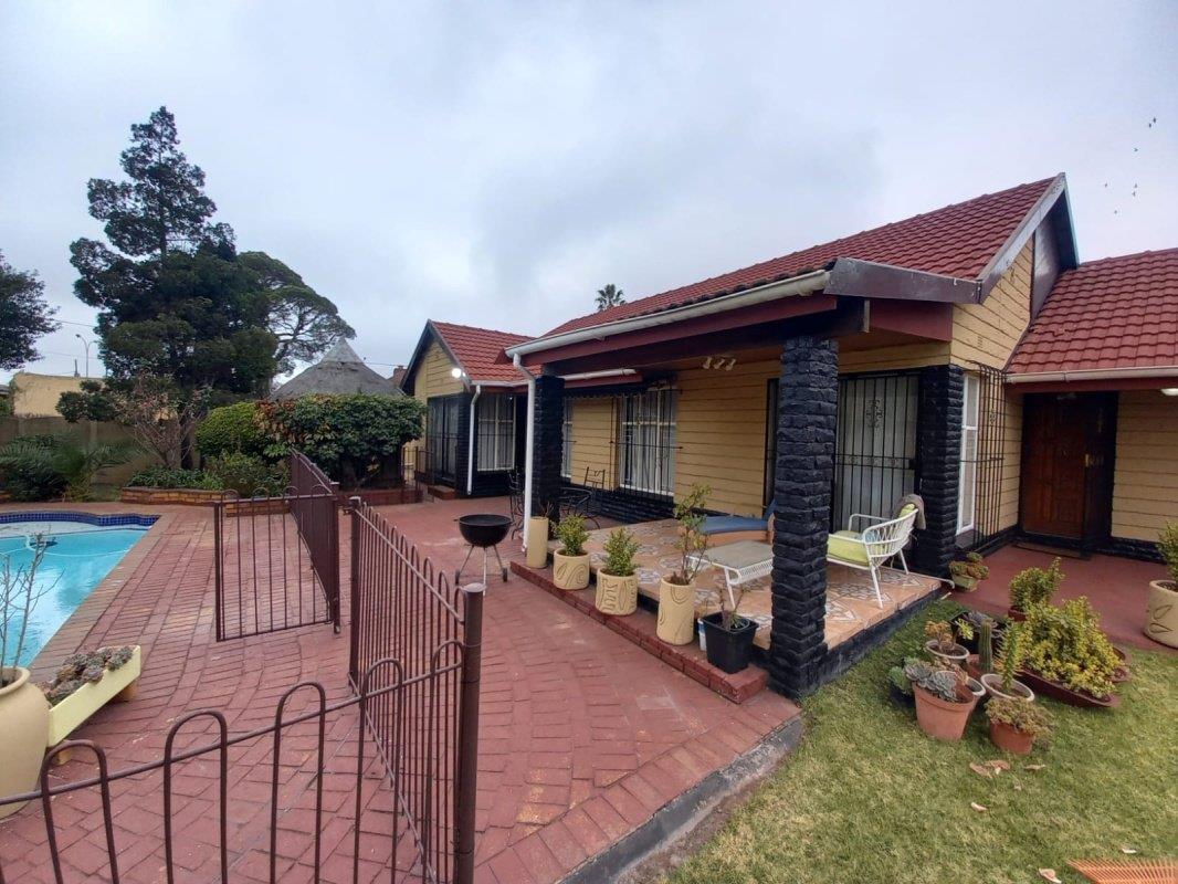 Croydon, Kempton Park Property Property and houses to rent in Croydon