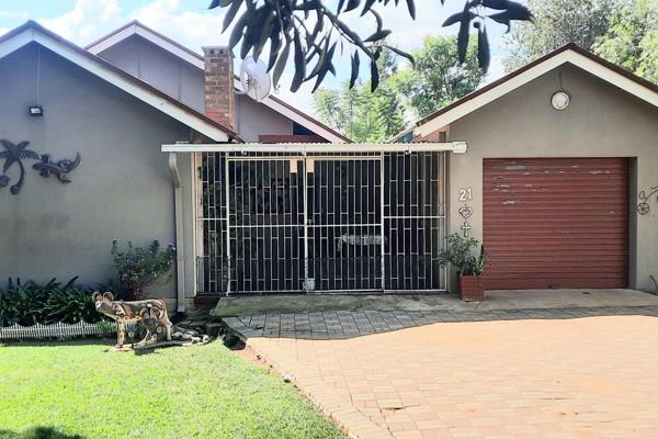 What a lovely property to present! This is a cozy loving family home that is as neat as a pin and ready to move in. 
If you love ...