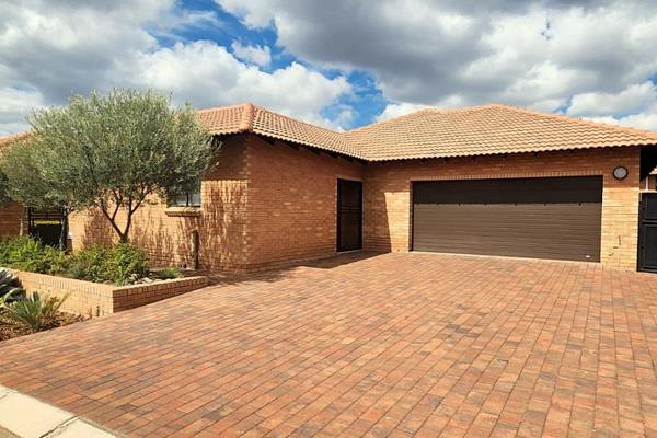 MAGNIFICENT 3 BEDROOM SIMPLEX in FULL TITLE 24hoo SECURITY COMPLEX in EQUESTRIA! ...