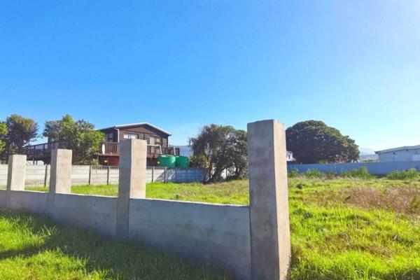 Rarely this opportunity will appear where you can buy a double plot.
The  parcel of vacant land on offer here measures 833m&#178; and ...