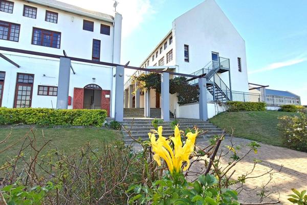 This Loft Apartment nestled just 20 minutes from Somerset West, Stellenbosch and Cape ...