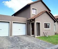 Townhouse for sale in Benoni AH