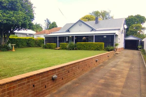 This charming 2-bedroom house in Prestbury, Pietermaritzburg, offers a blend of cozy ...