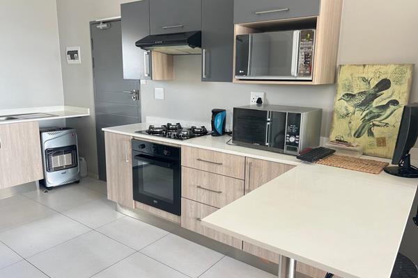 This modern 2-bedroom, 2-bathroom apartment is perfectly situated on the first floor of a secure complex in Carlswald, Midrand. ...