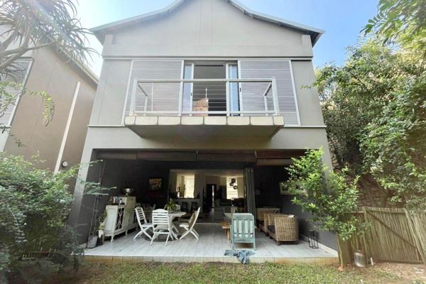 Explore this inviting 3-bedroom standalone townhouse nestled in the Tamboti complex. Effortlessly blending indoor and outdoor living ...