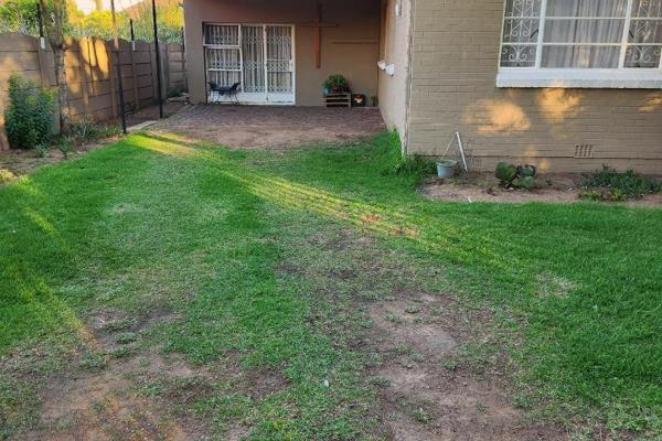 1 Bed
1 Bath
Lounge
Private Garden
Prepaid
Pets allowed

Looking for Real Estate in Northmead, Benoni? Eve Estates offers reliable and ...