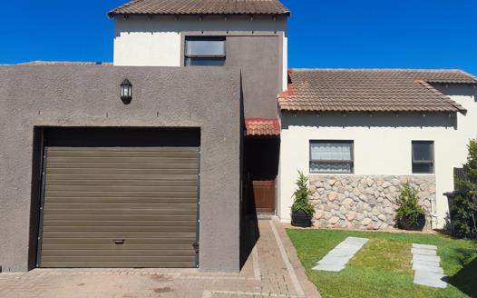 2 Bedroom Townhouse for sale in Muizenberg