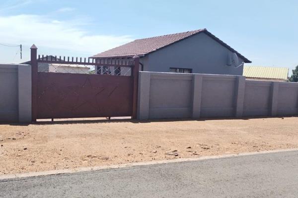 Location: Soshanguve block F
Sole Mandate
Selling price:R520 000
Erf: ...