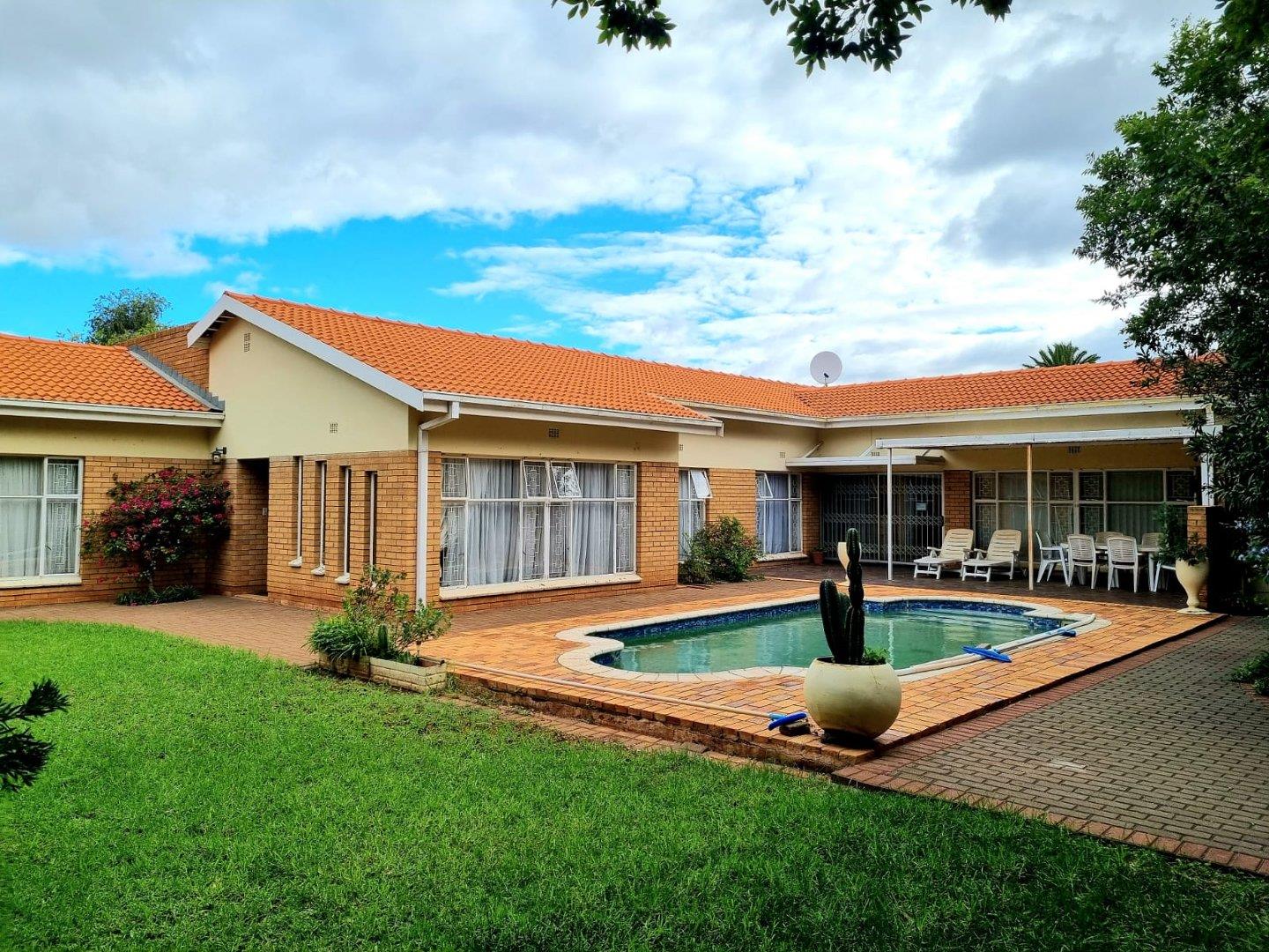 3 Bedroom House for sale in Royldene P24114300428