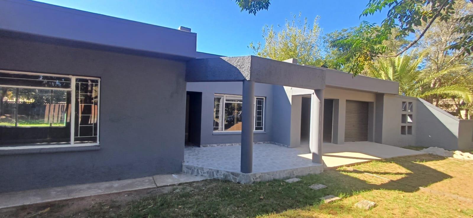 4 Bedroom House for sale in Lichtenburg - P24-114301991