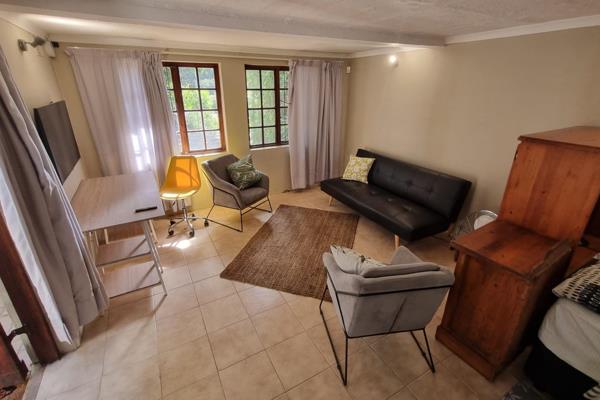 Fully furnished 1 bedroom flat with on-suite bathroom. Fully furbished kitchen and ...