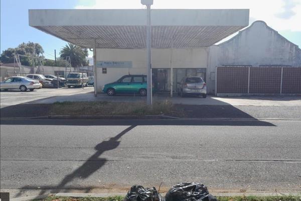 A prime opportunity awaits with this 1,200 sqm plot boasting a forecourt for sale. Currently not utilized as a service station, this ...