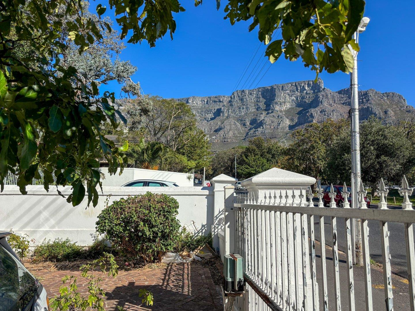 4 Bedroom House for sale in Oranjezicht P24114302870