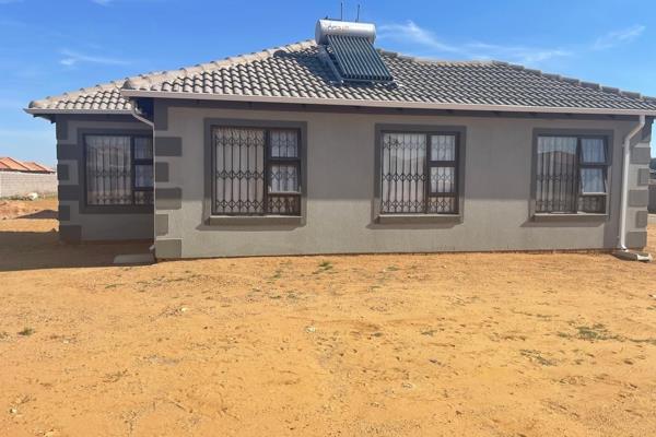 This low maintenance property offers 3 bedroom and 2 bathroom situated in Azaadville ...