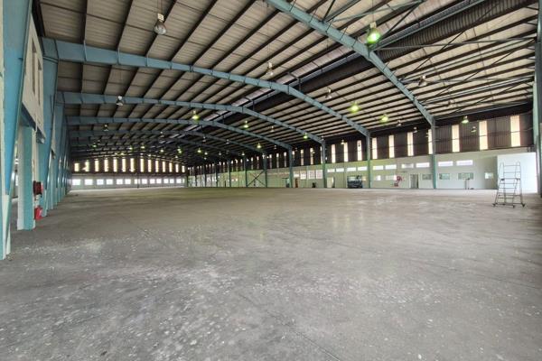 Impressive 5,000m2 warehouse with a bonus 2,000m2 covered yard area, ideal for versatile operations. Equipped with three-phase ...