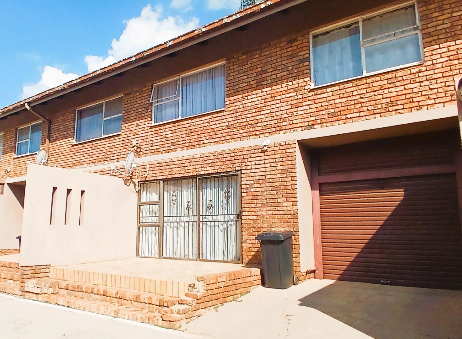 2 Bedroom Townhouse for sale in Silverton P24114304913