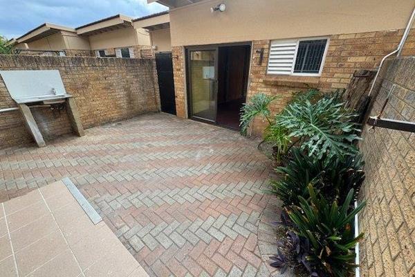 Welcome to your new home! This lovely townhouse is situated in a secure complex conveniently close to Miederpark Spar, schools ...